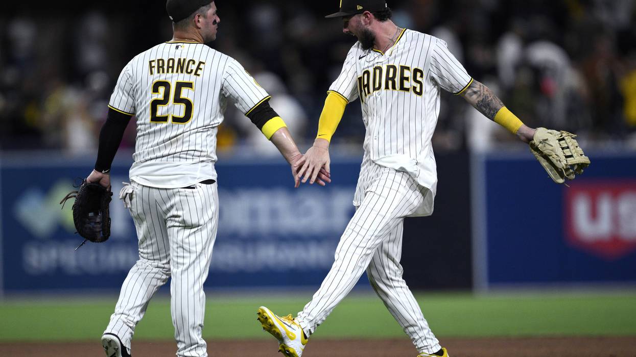 Padres 8th inning rally sparks comeback win over Nationals