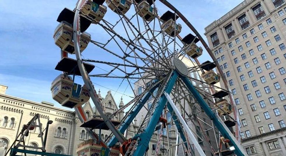 Pair of pop-up markets bring holiday cheer to Center City 1