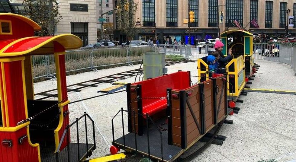 Pair of pop-up markets bring holiday cheer to Center City 3