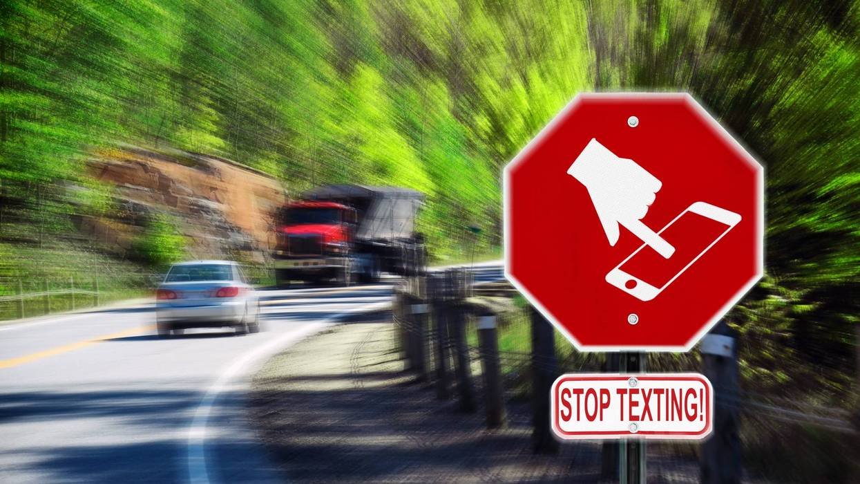 Palm Springs Police to Crack Down on Distracted Drivers in April