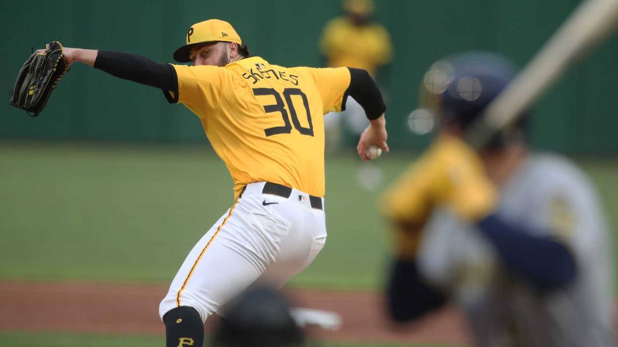 Paul Skenes pitching against Milwaukee