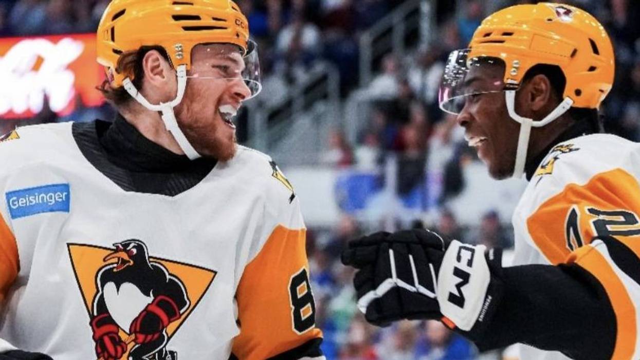 Penguins battle back in Toronto, take Game 3 of Eastern Conference Final
