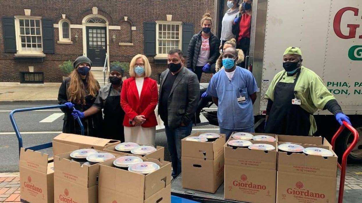 Penn Medicine hospital workers received a holiday meal this Christmas Day from restaurateur Stephen Starr.