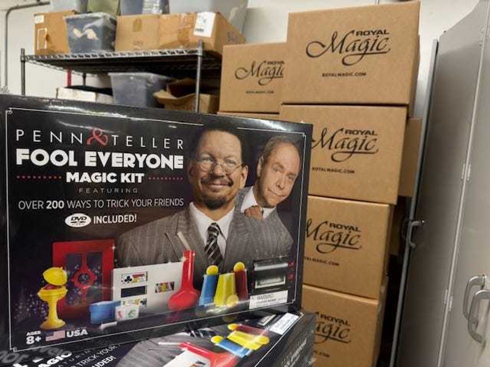 Penn & Teller magic kit