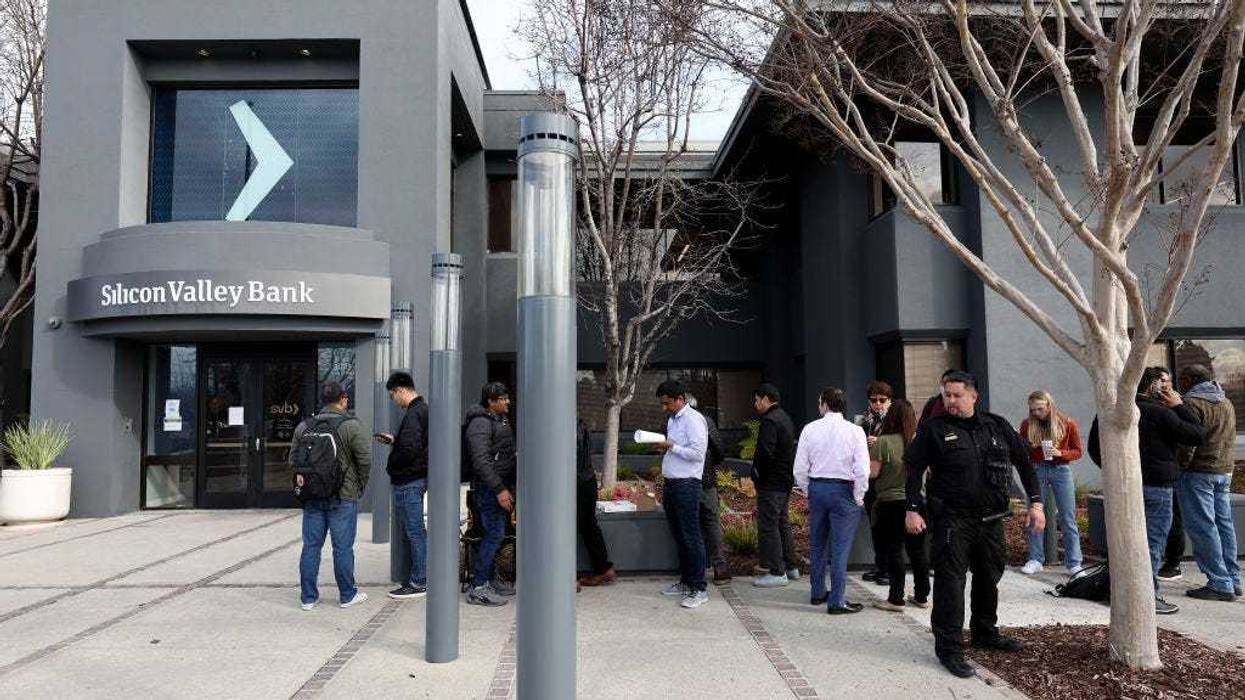 People line up outside of a Silicon Valley Bank office on March 13, 2023 in Santa Clara, California. Days after Silicon Valley Bank collapsed, customers are lining up to try and retrieve their funds from the failed bank. The Silicon Valley Bank failure is the second largest in U.S. history. (Photo by Justin Sullivan/Getty Images)