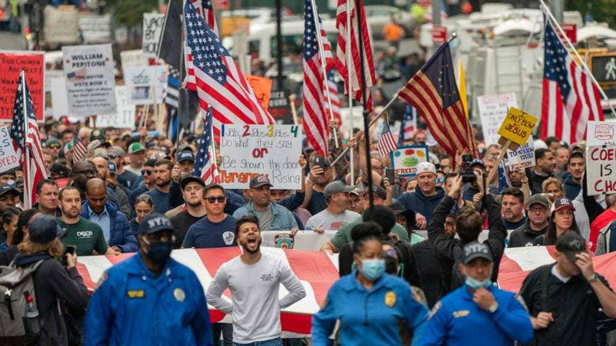 People march across the Brooklyn Bridge to protest the Covid-19 vaccine mandate for municipal workers on October 25, 2021 in New York City.