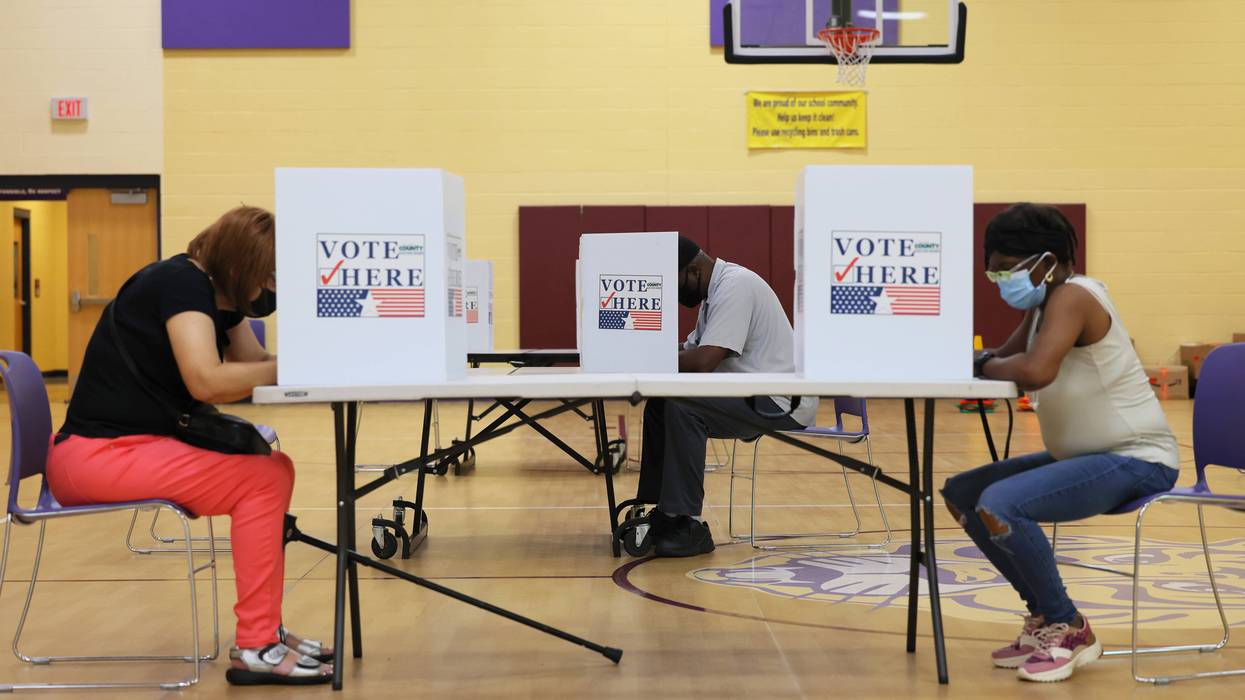 people voting in st. louis