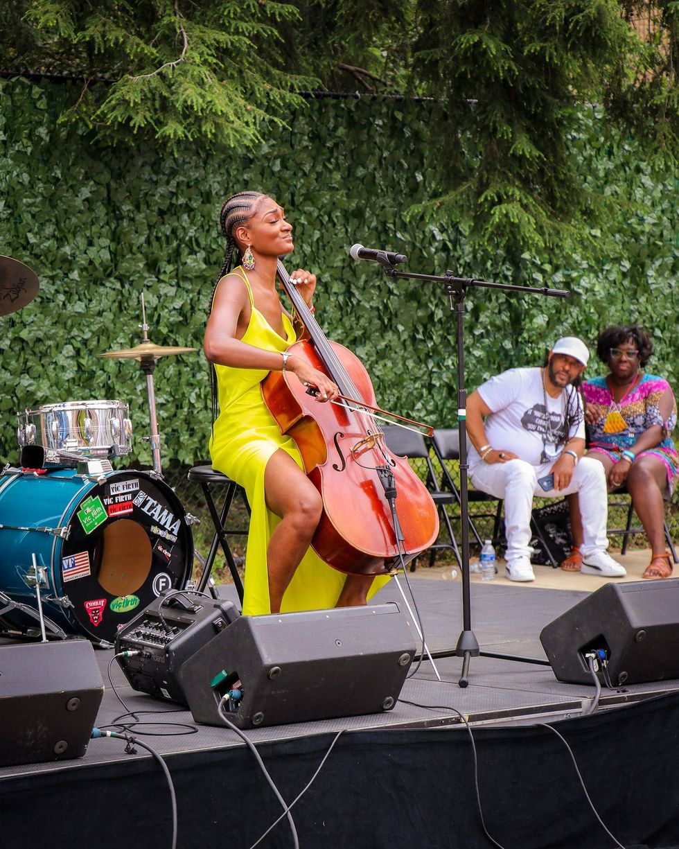 Philadelphia cellist Aijee Evans