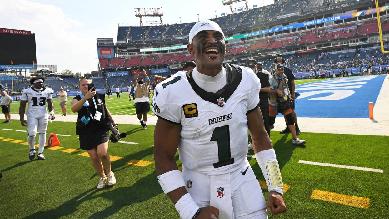 Jalen Hurts hits Darius Cooper for TD with 9 seconds left to lift the Eagles past the Titans 24-20