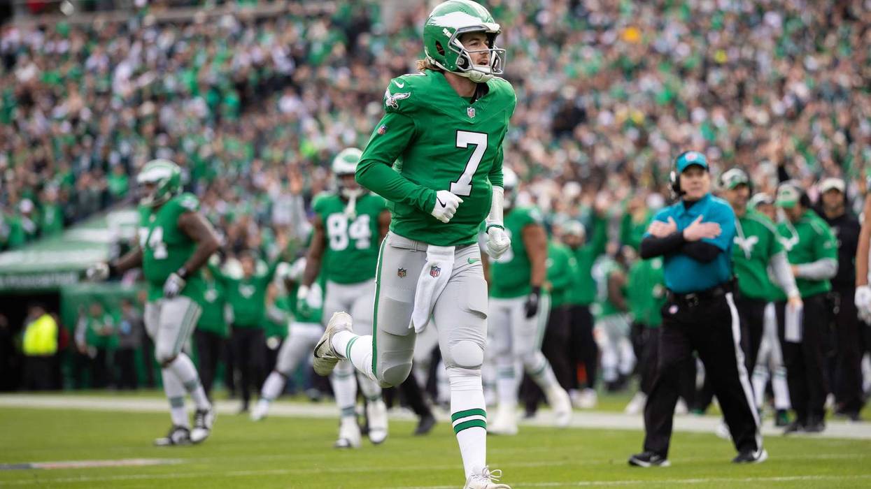 Philadelphia Eagles quarterback Kenny Pickett (7) plays against the Dallas Cowboys during the second quarter at Lincoln Financial Field.