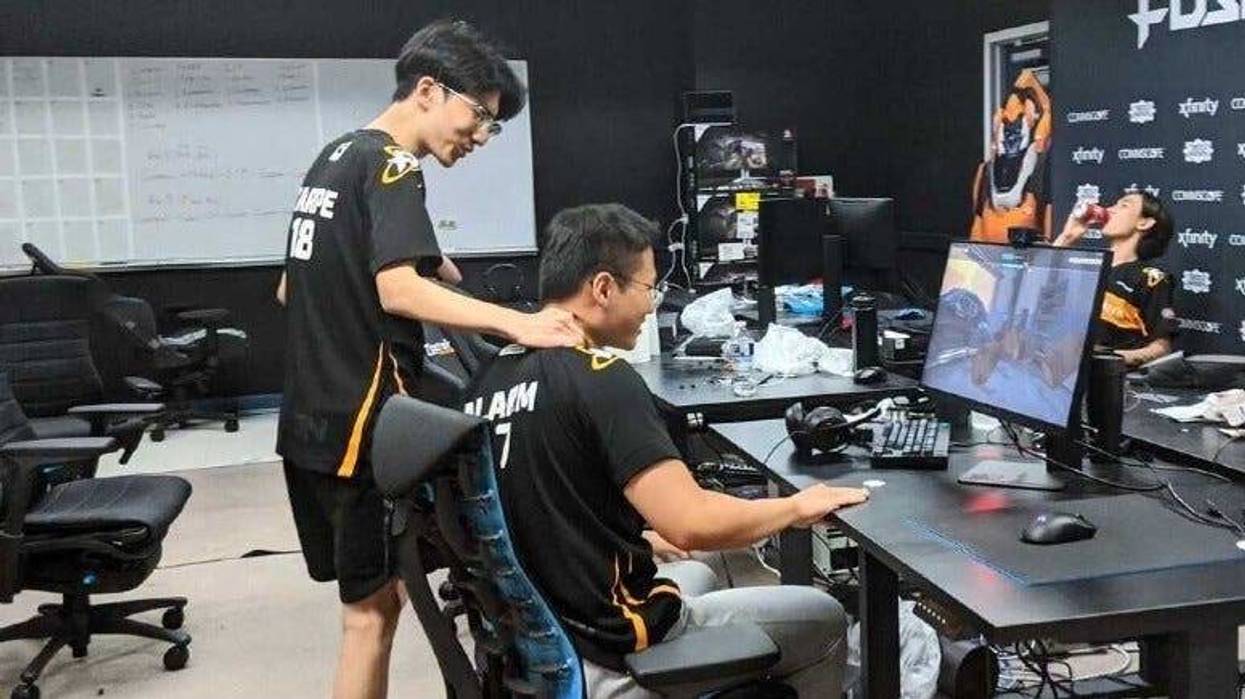 Philadelphia Fusion's Carpe (Jaehyeok Lee) and Alarm (Kyeongbo Kim) practicing amid the pandemic