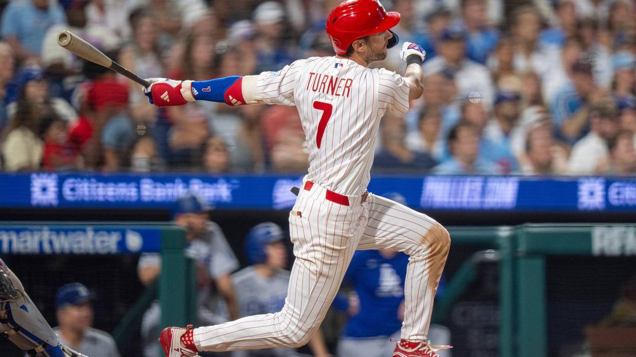 Trea Turner makes up for fielding woes with 2 HRs, 5 RBIs to lead Phillies past Dodgers
