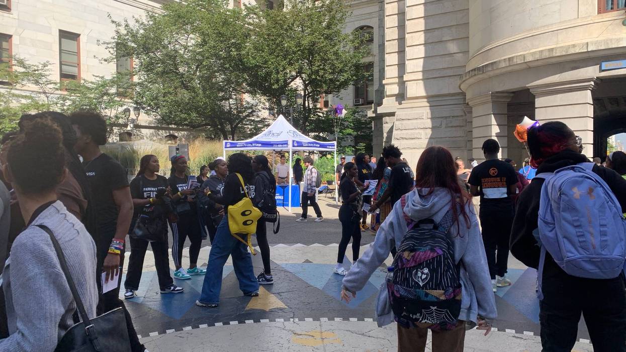 Philly high schoolers register to vote at youth drive