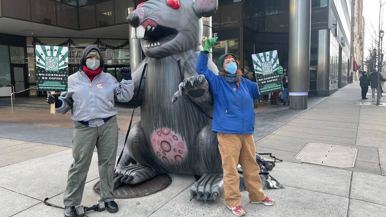 Philly Starbucks workers protesting