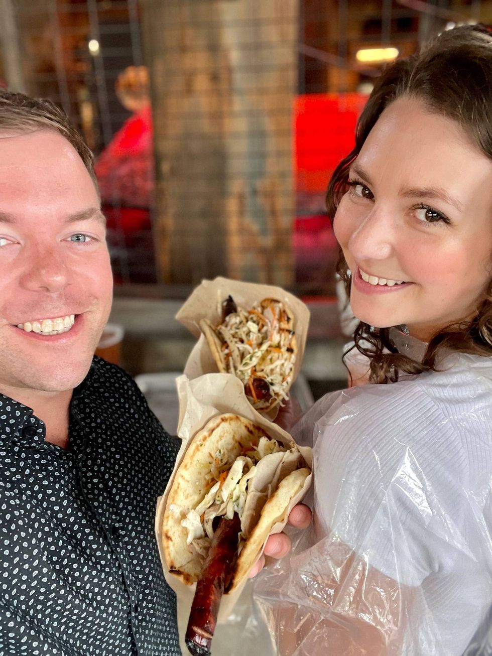 Pike and Lauryn eat Ronto Rap