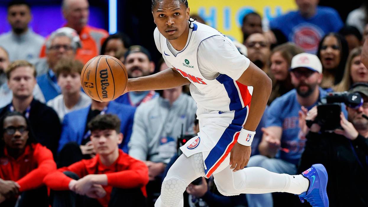 PISTONS-THOMPSON 8