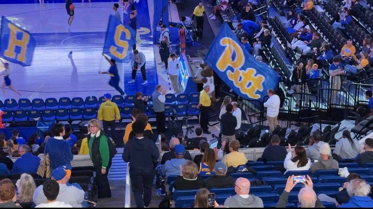 Pitt Panthers flag entering court