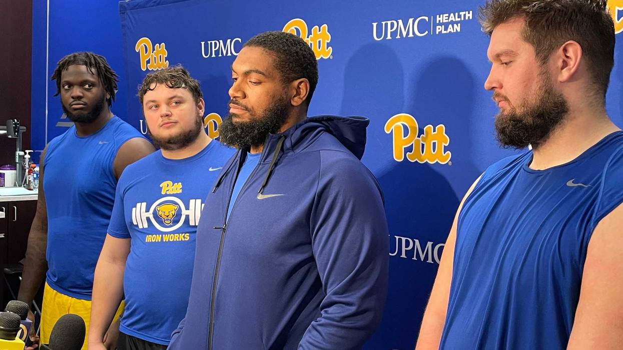 Pitt seniors on O line at podium