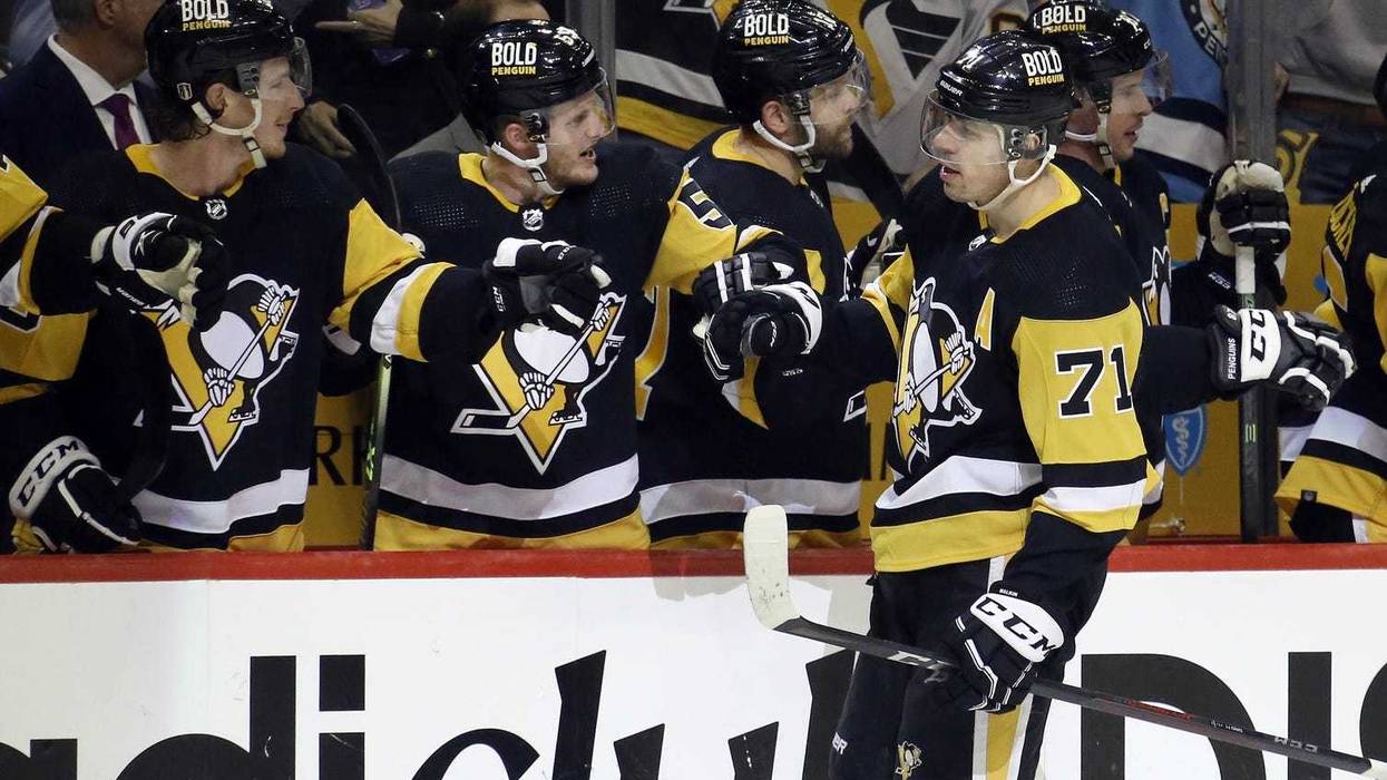 Pittsburgh Penguins center Evgeni Malkin (71) celebrates his goal with the Penguins bench against the New York Rangers