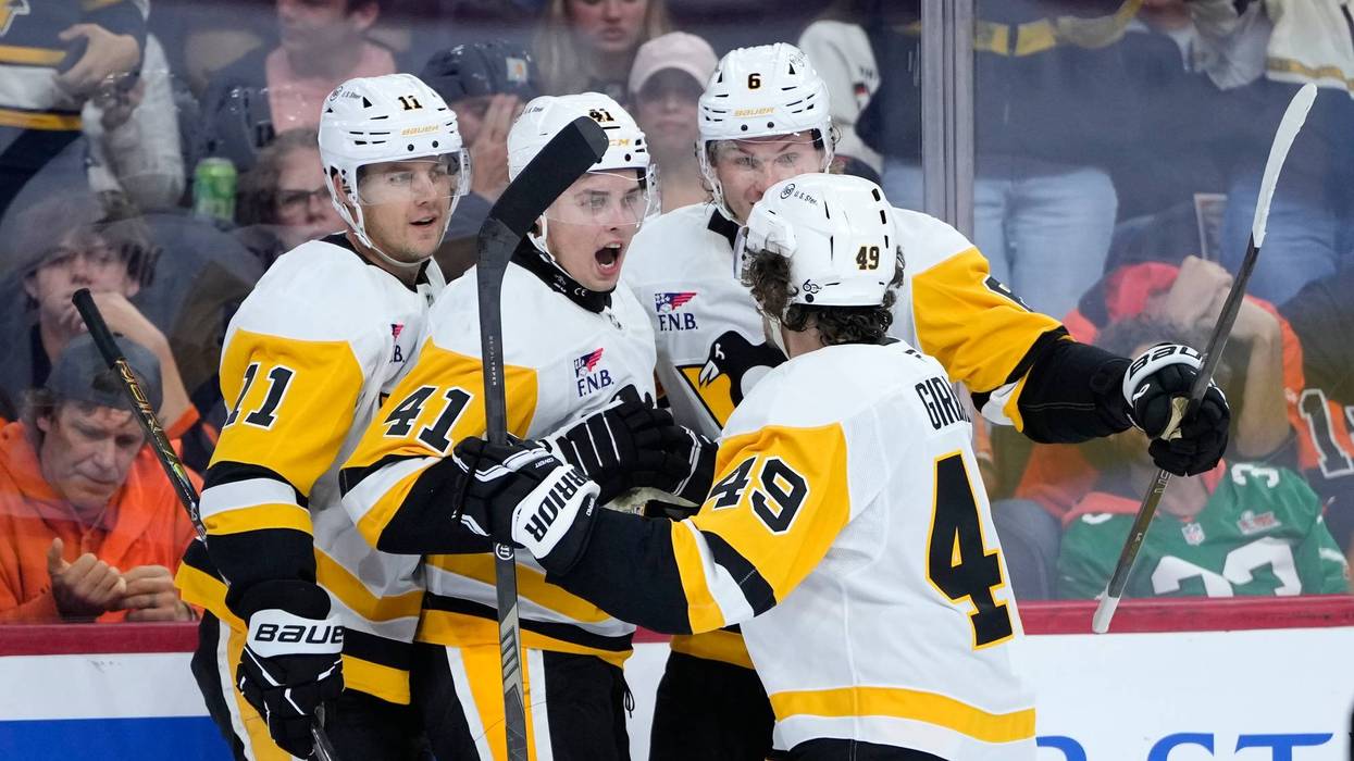 Malkin scores, Silovs stops 19 shots as Penguins pile on in 7-0 win over Flyers in teams' opener