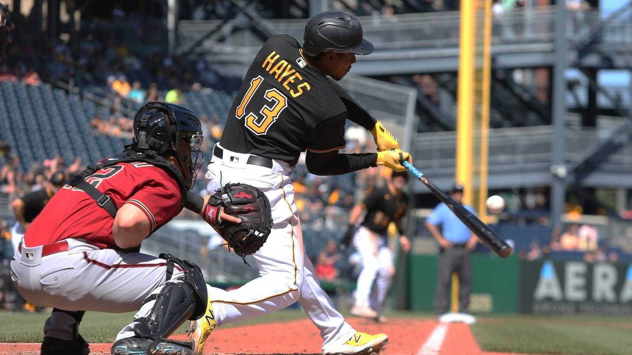 Pittsburgh Pirates third baseman Ke'Bryan Hayes (13) hits an RBI single against the Arizona Diamondbacks