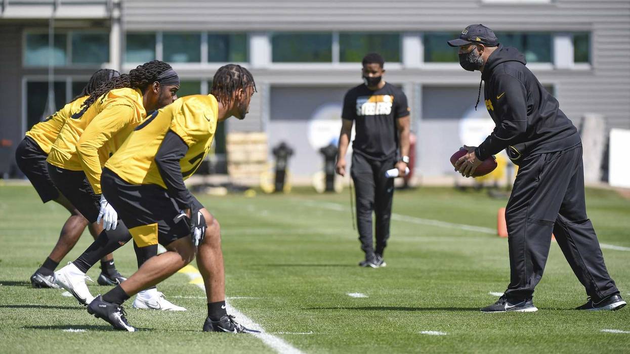 Pittsburgh Steelers assistant coach Teryl Austin practices at the UPMC Rooney Sports Complex