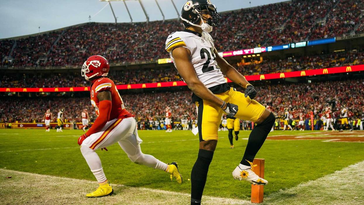 Pittsburgh Steelers cornerback Ahkello Witherspoon (25) celebrates after breaking up a pass intended for Kansas City Chiefs wide receiver Josh Gordon (19)