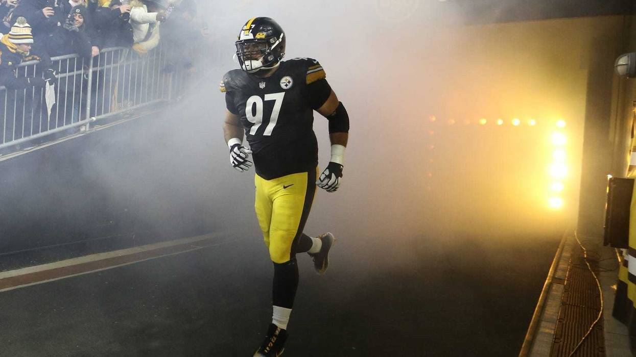 Pittsburgh Steelers defensive end Cameron Heyward (97) takes the field to play the Cleveland Browns