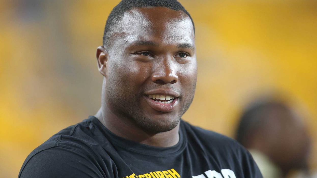 Pittsburgh Steelers defensive end Stephon Tuitt (91) looks on from the sidelines