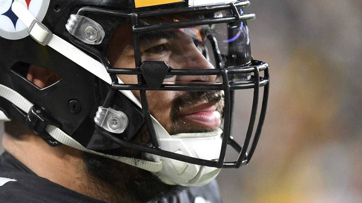 Pittsburgh Steelers defensive tackle Cameron Heyward (97) watches the game against the Cleveland Browns