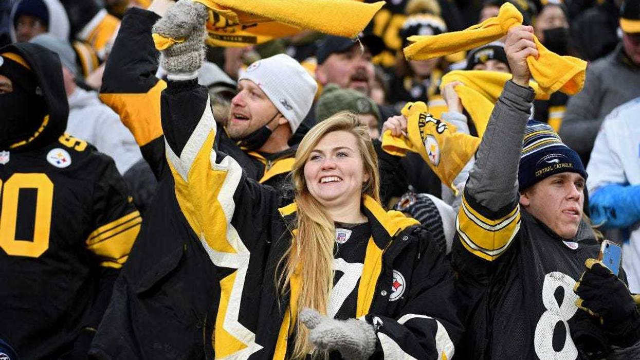 Pittsburgh Steelers fans cheers during the game against the Tennessee Titans at Heinz Field on December 19, 2021
