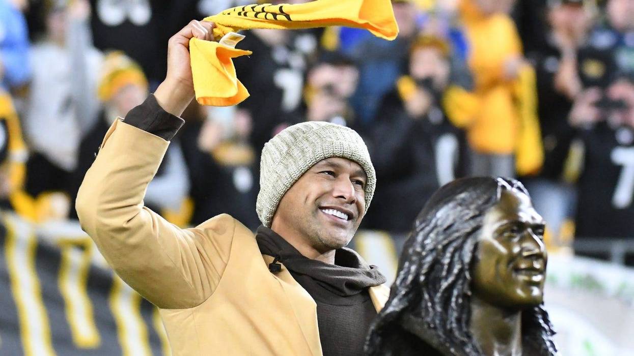 Pittsburgh Steelers former safety Troy Polamalu acknowledges fans