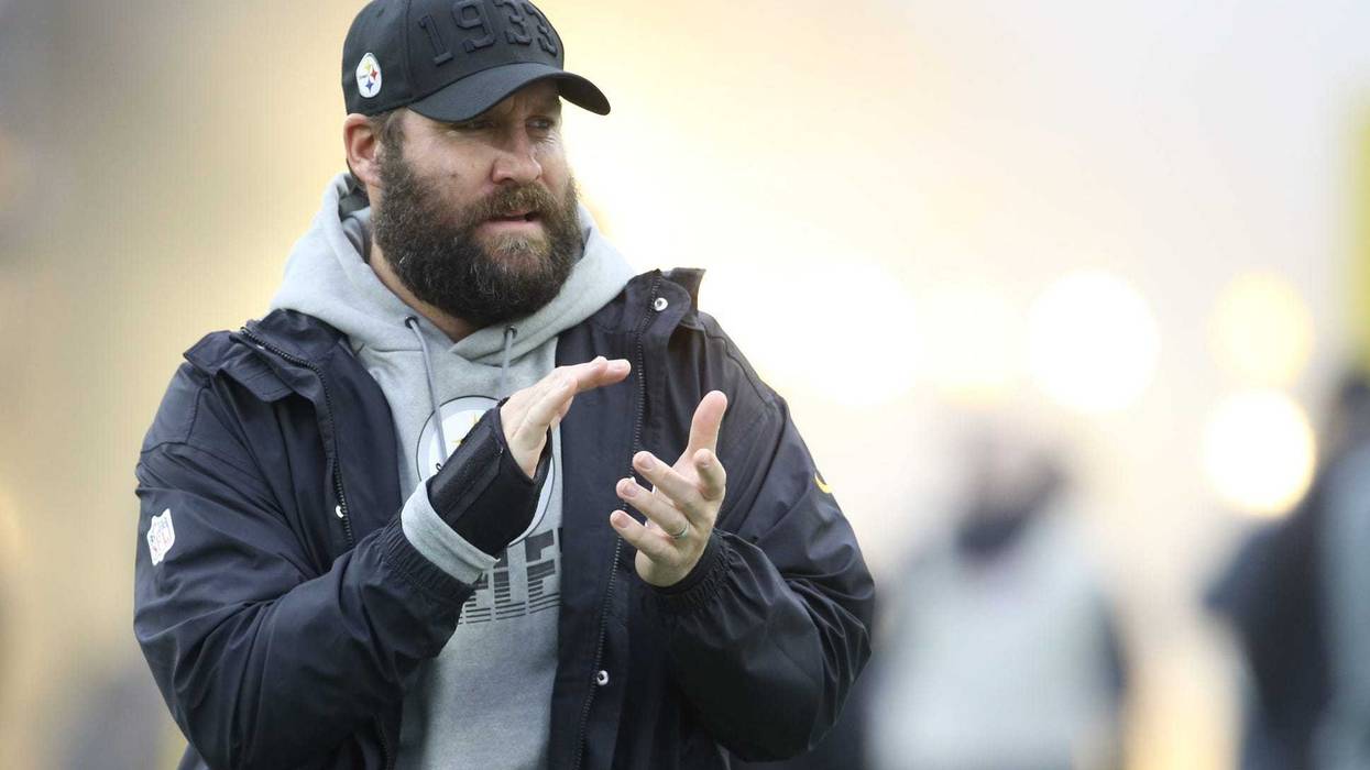 Pittsburgh Steelers quarterback Ben Roethlisberger (7) gestures during player introductions against the Cleveland Browns during the first quarter at Heinz Field.