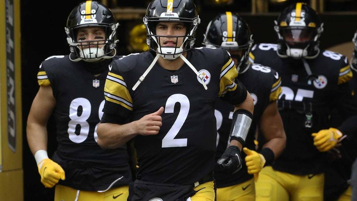Pittsburgh Steelers quarterback Mason Rudolph (2) leads the team from the tunnel to warm up before the game against the Detroit Lions