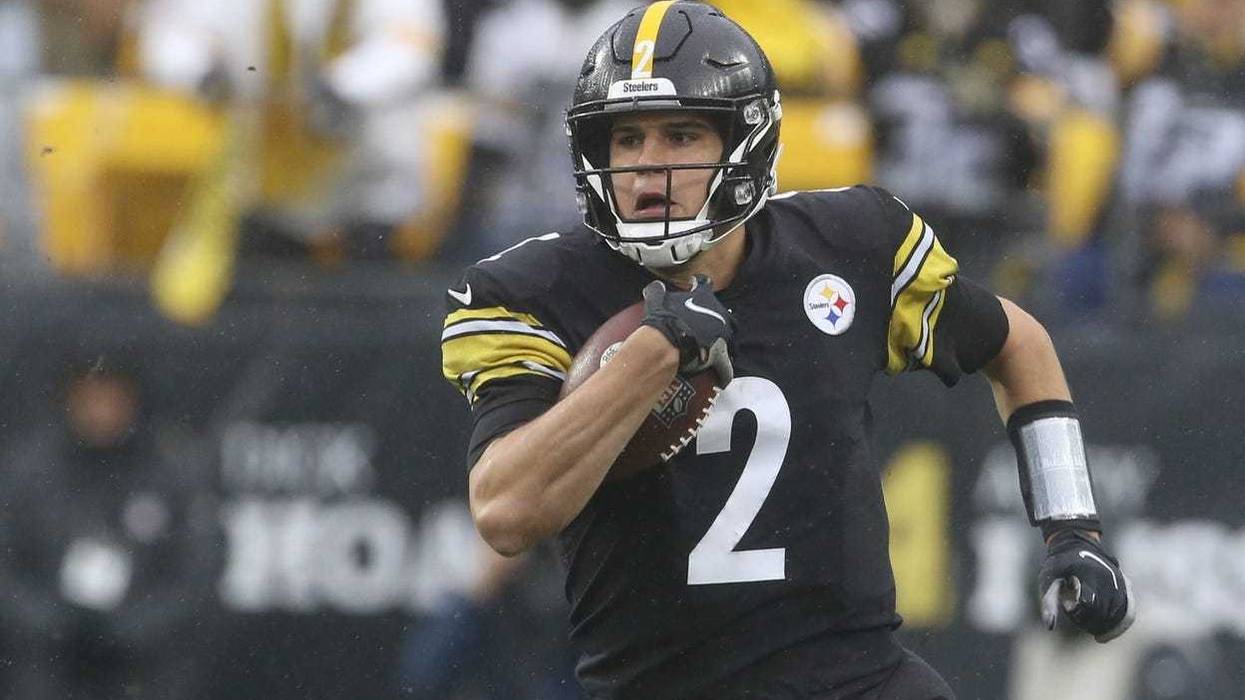 Pittsburgh Steelers quarterback Mason Rudolph (2) runs the ball against the Detroit Lions
