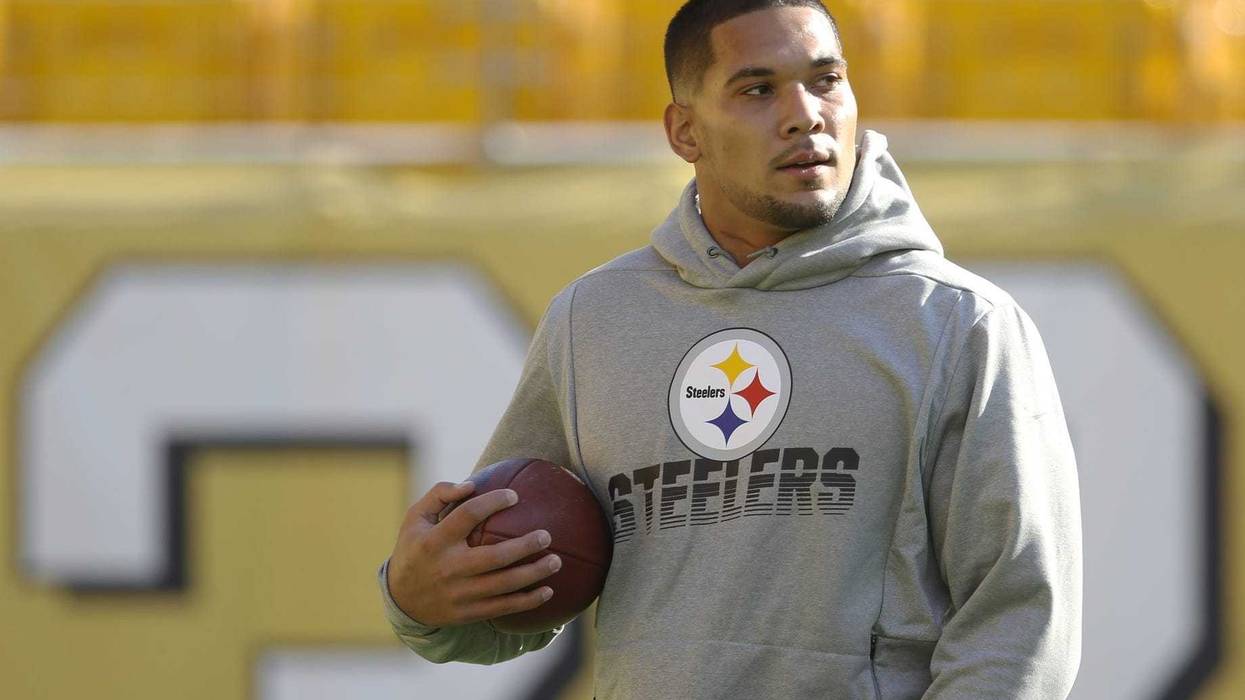 Pittsburgh Steelers running back James Conner (30) warms up before playing the Los Angeles Rams at Heinz Field.