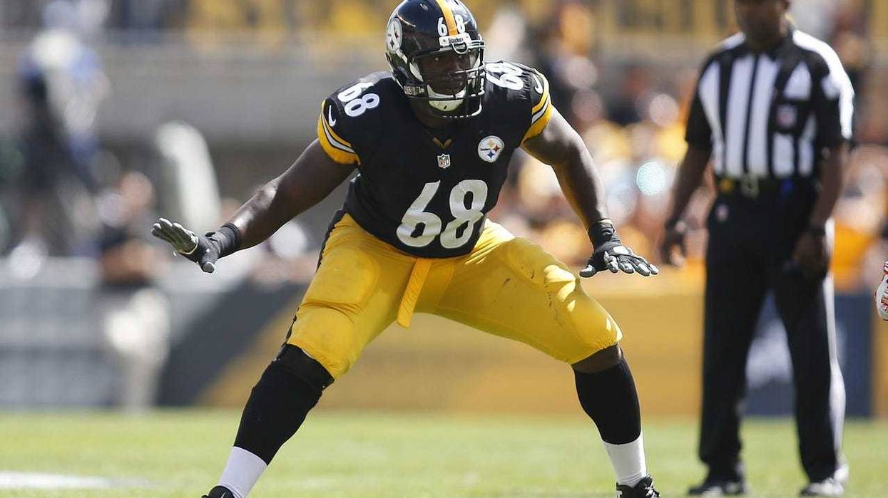 Pittsburgh Steelers tackle Kelvin Beachum (68) blocks at the line of scrimmage against the Cleveland Browns during the second quarter at Heinz Field