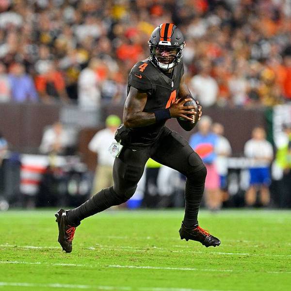 Pittsburgh Steelers v Cleveland Browns