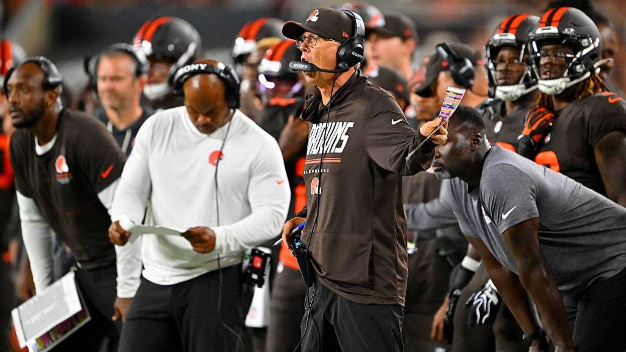 Pittsburgh Steelers v Cleveland Browns