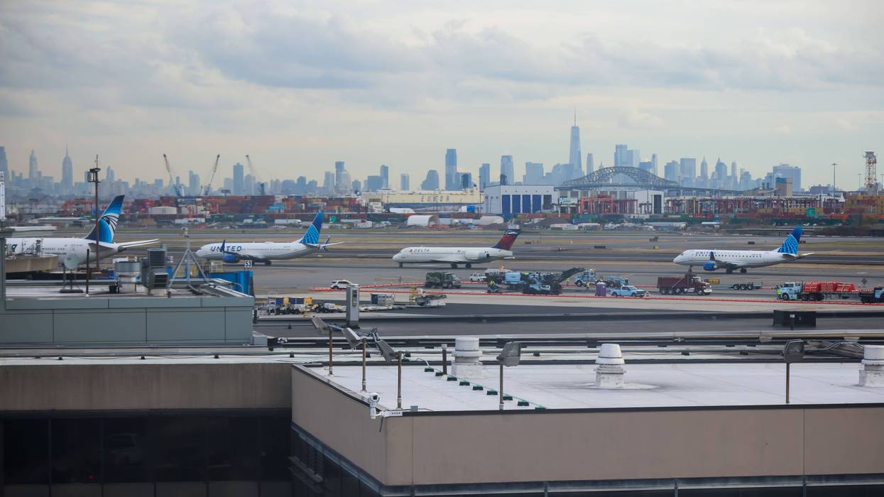 NYC airports halt flights after air traffic control glitch