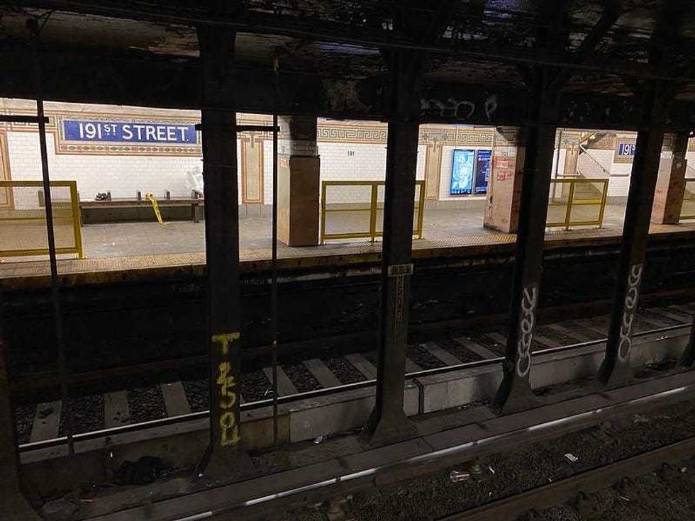 Platform Safety Barriers Installed at 191st St 1 Train Station