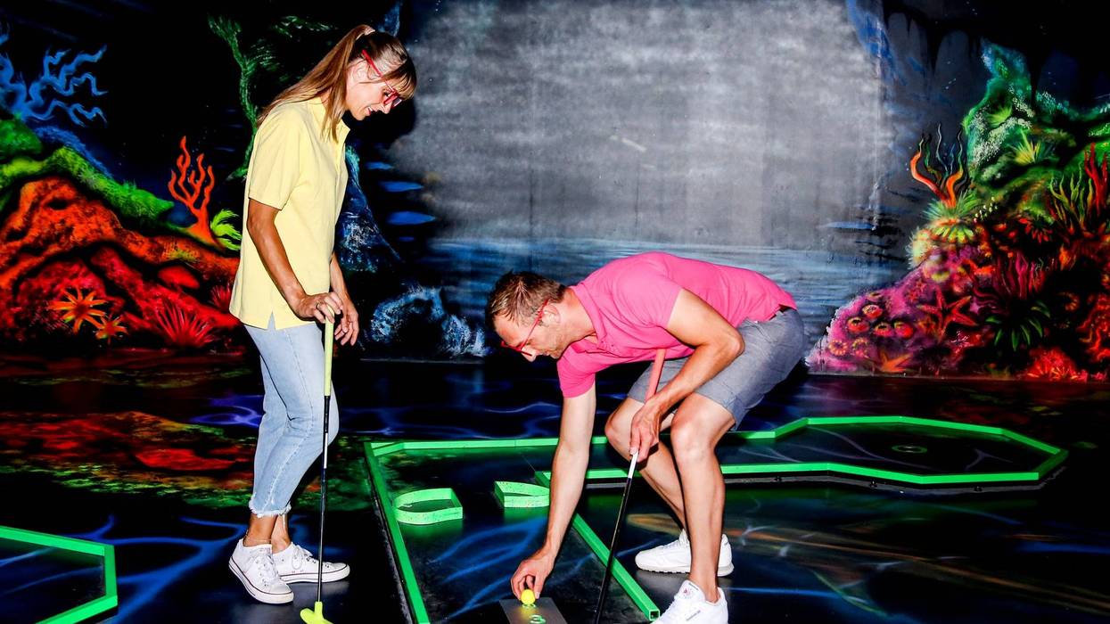 Play mini golf in the 3D Funhouse