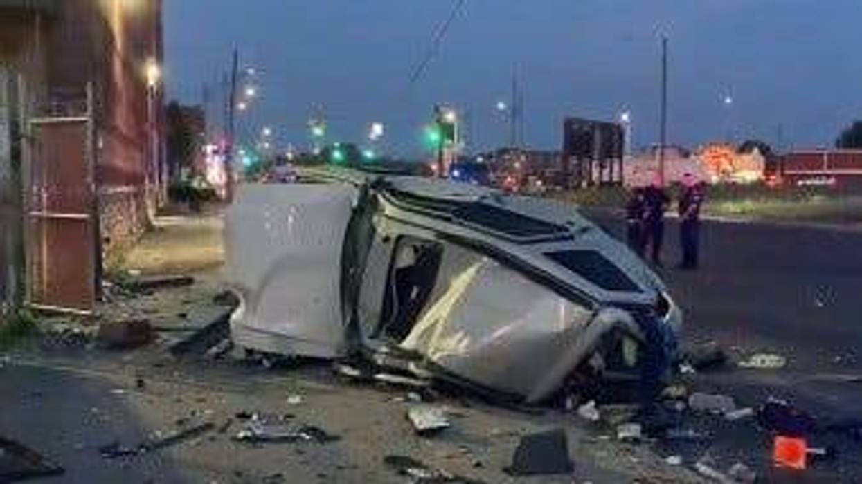 police chase ends in crash in Detroit