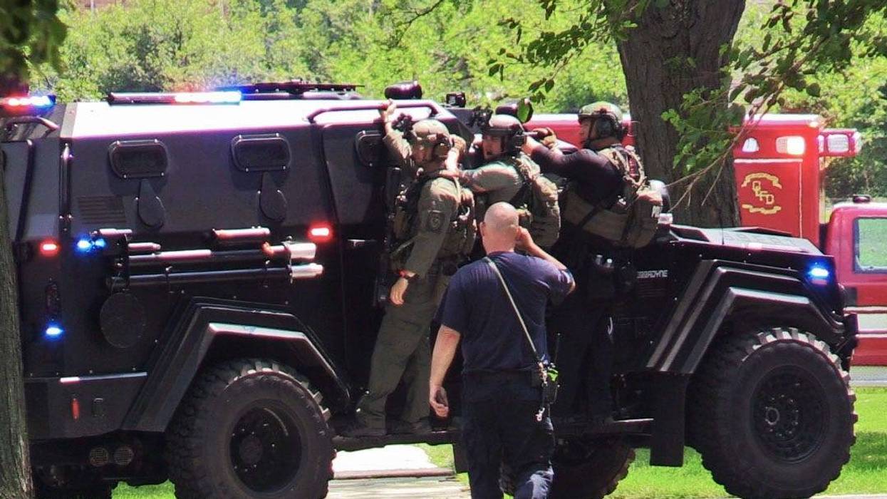 Police find dead man in barricaded Oak Lawn apartment