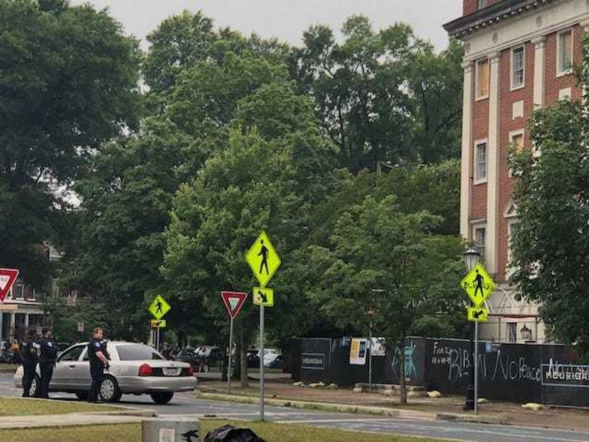 Police parked in circle surrounding the Lee Monument
