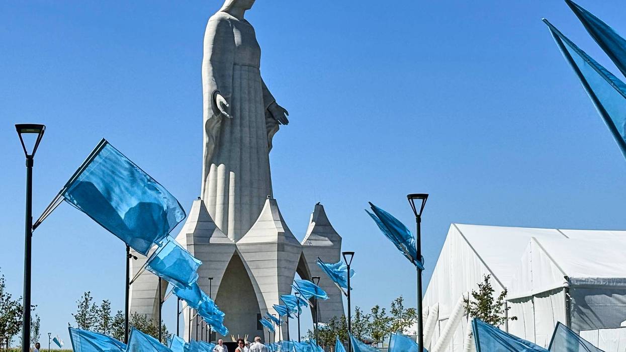 POLONIA VIRGEN MARIA ESTATUA