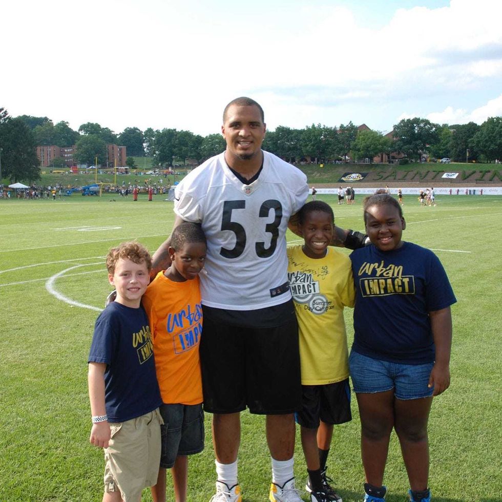 Pouncey outside with kids
