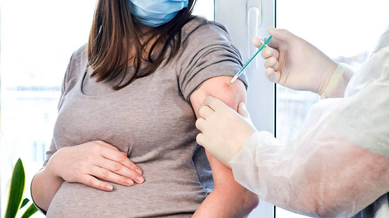 pregnant woman gets vaccine