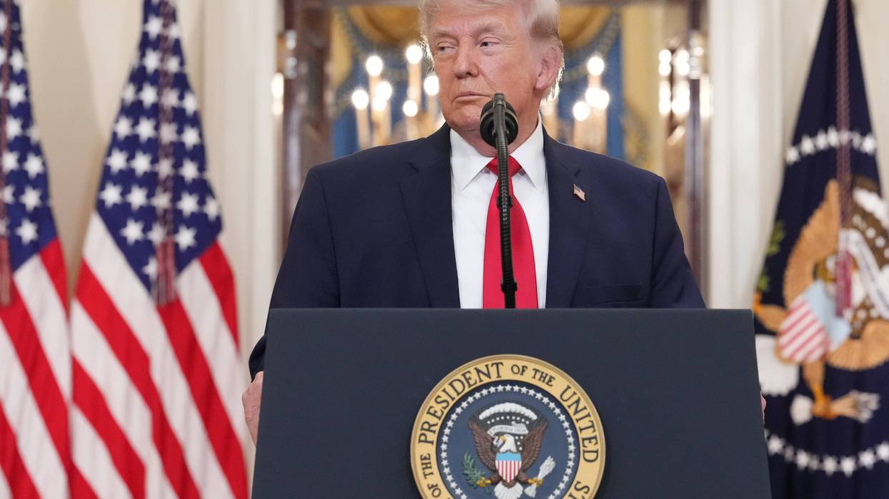 President Trump signs executive order that aims to stabilize college sports