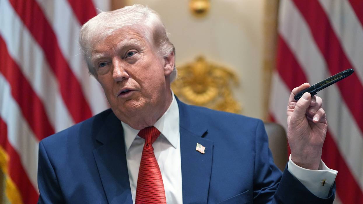 Trump interrupts a Cabinet meeting dealing with the Iran war and rising prices to talk Sharpies